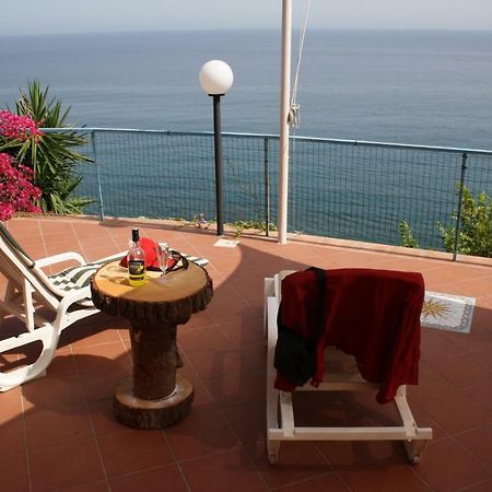 Camere & Case Vacanze Lo Scoglio Castel di Tusa Exterior foto