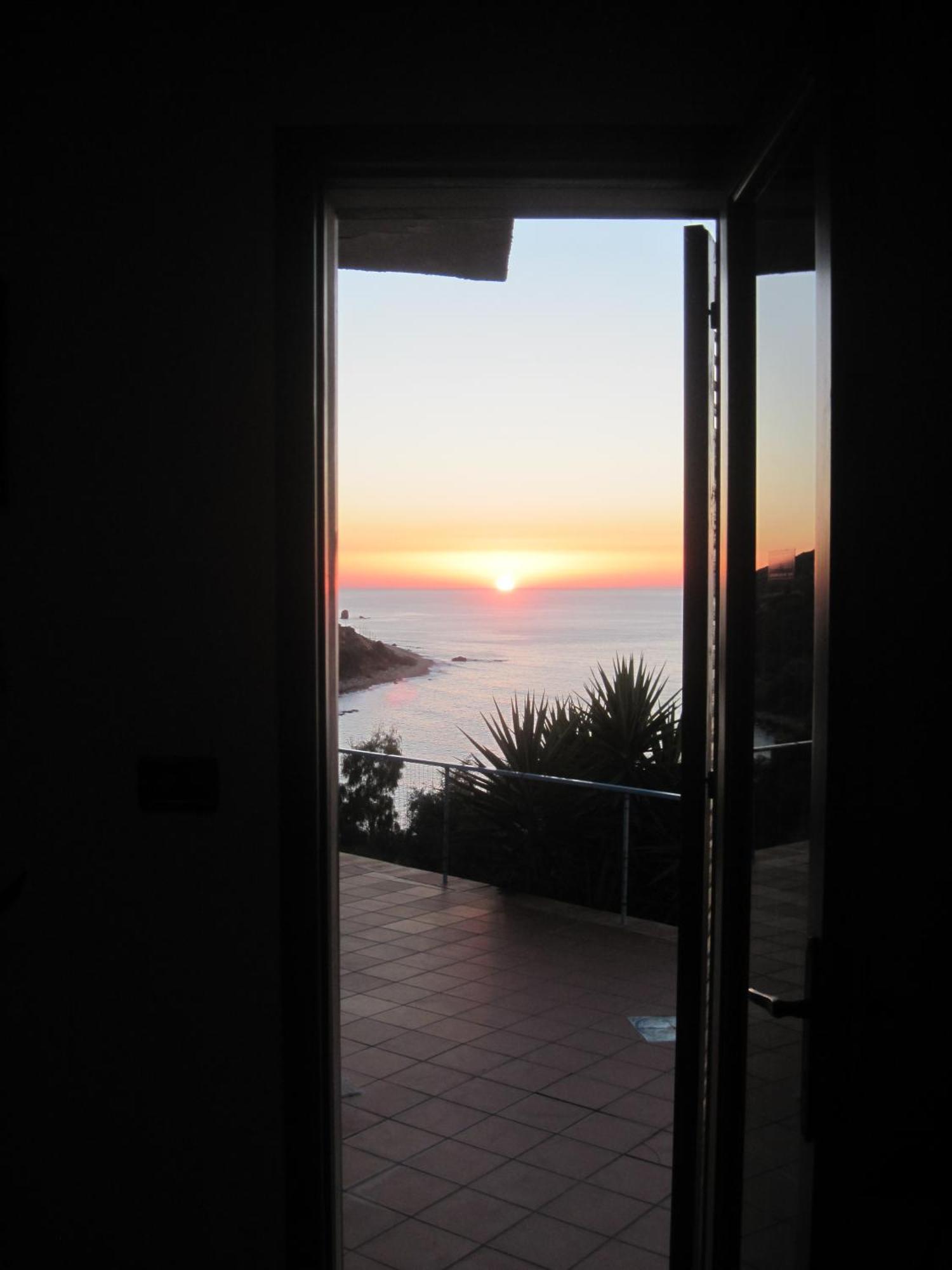 Camere & Case Vacanze Lo Scoglio Castel di Tusa Habitación foto