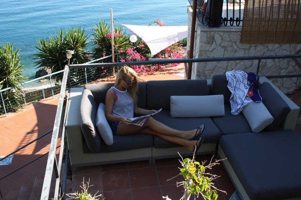 Camere & Case Vacanze Lo Scoglio Castel di Tusa Exterior foto